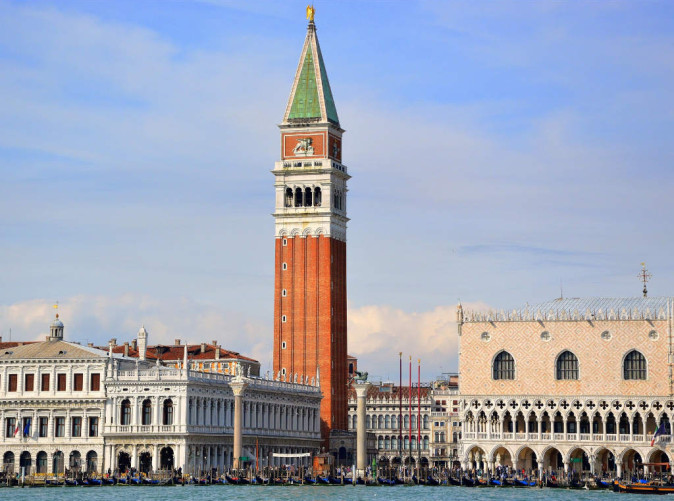 0024_Schoene Aussichten Touristik_Venedig_Markusplatz